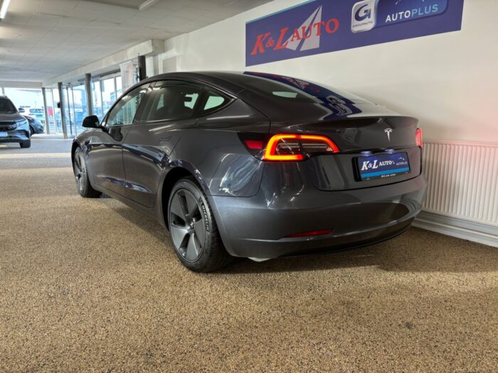 Tesla Model 3 RWD 2022 - Image 19