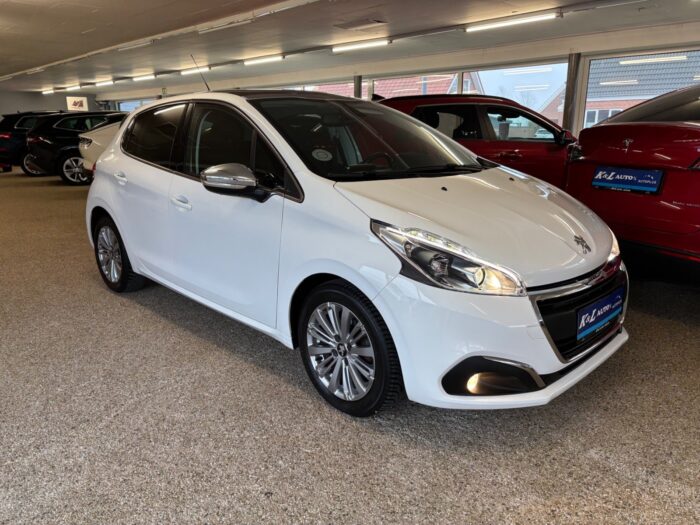 Peugeot 208 BlueHDi 100 Allure Sky 2018 - Image 16