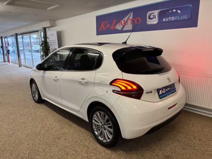 Peugeot 208 BlueHDi 100 Allure Sky 2018 - Image 14