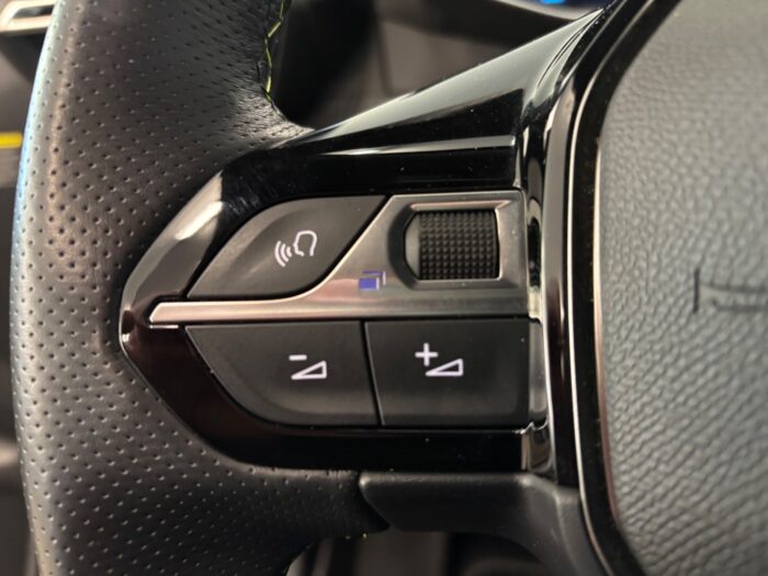 Peugeot e-2008 GT 2022 - Image 3