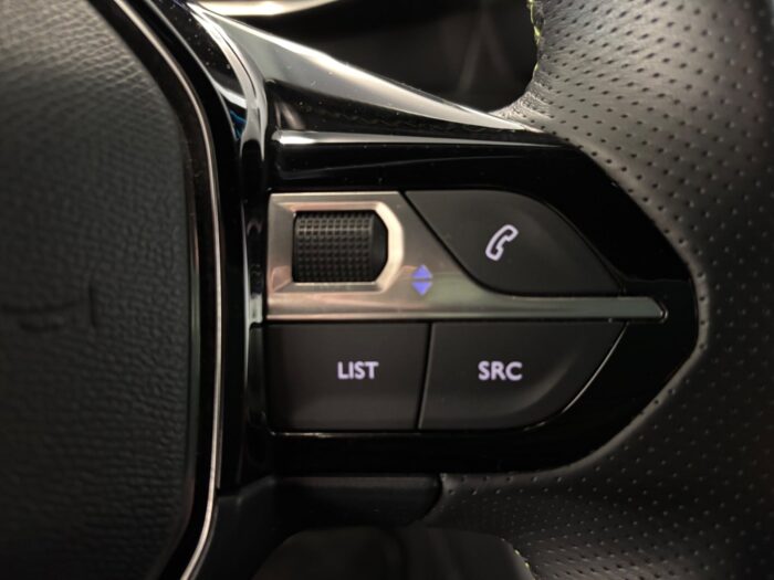 Peugeot e-2008 GT 2022 - Image 4