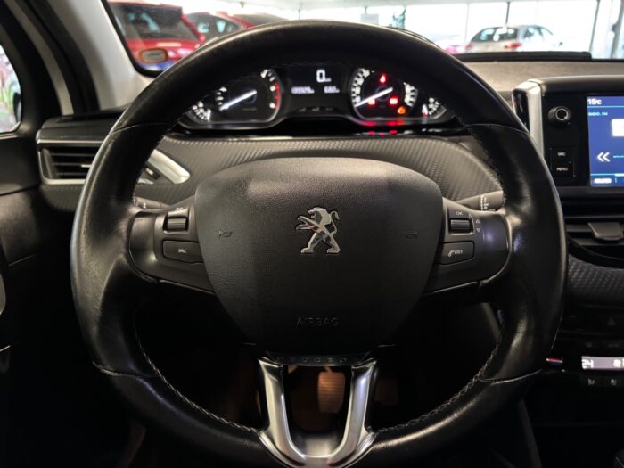 Peugeot 208 BlueHDi 100 Allure Sky 2018 - Image 2