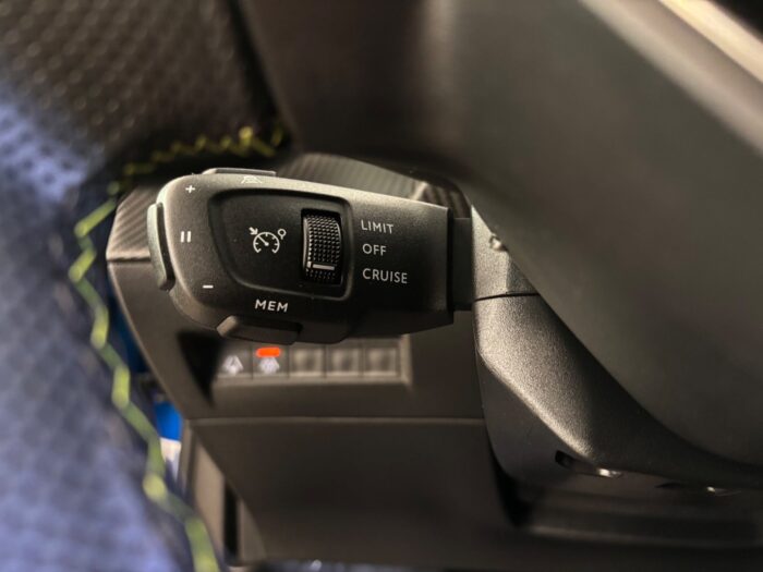 Peugeot e-2008 GT 2021 - Image 6