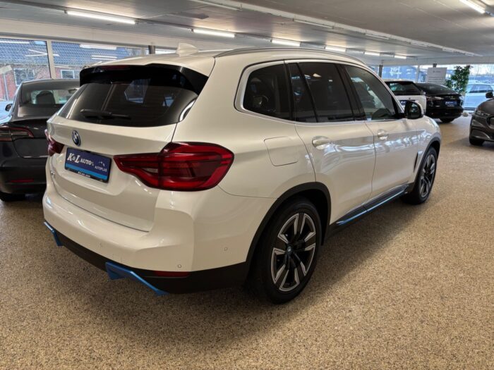 BMW iX3 Charged 2021 - Image 15