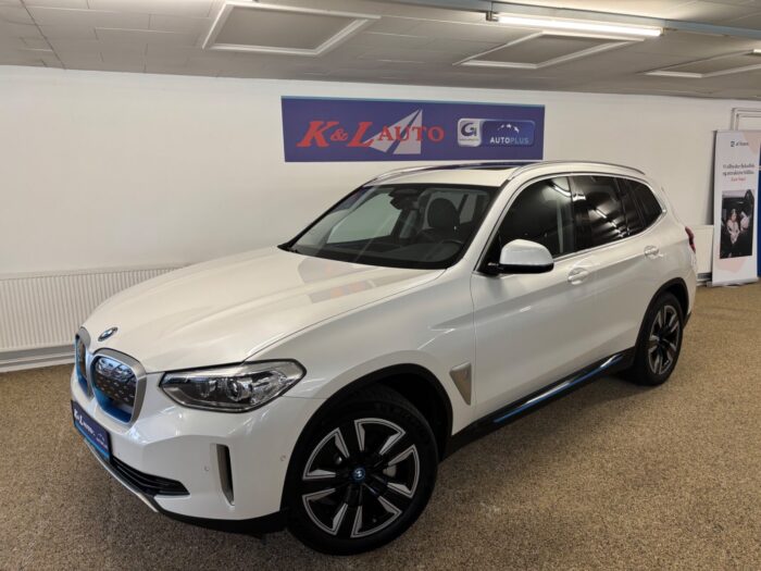 BMW iX3 Charged 2021