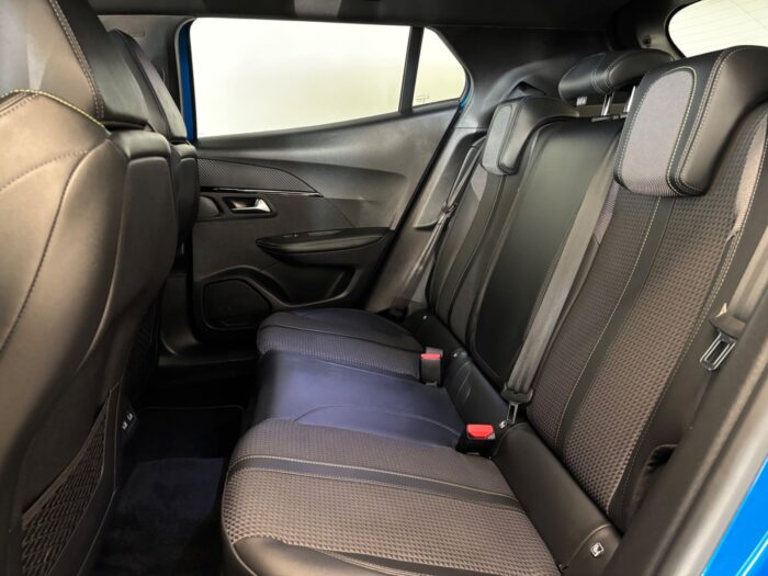 Peugeot e-2008 GT 2021 - Image 13