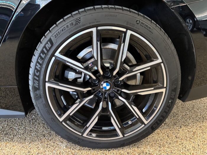BMW i4 eDrive40 Charged Plus 2024 - Image 12