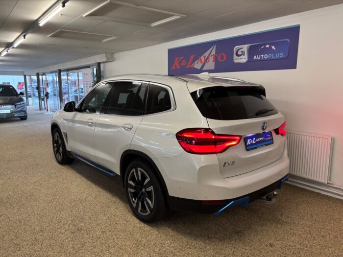 BMW iX3 Charged 2021 - Image 14