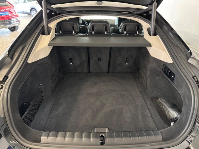BMW i4 eDrive40 Charged Plus 2024 - Image 17