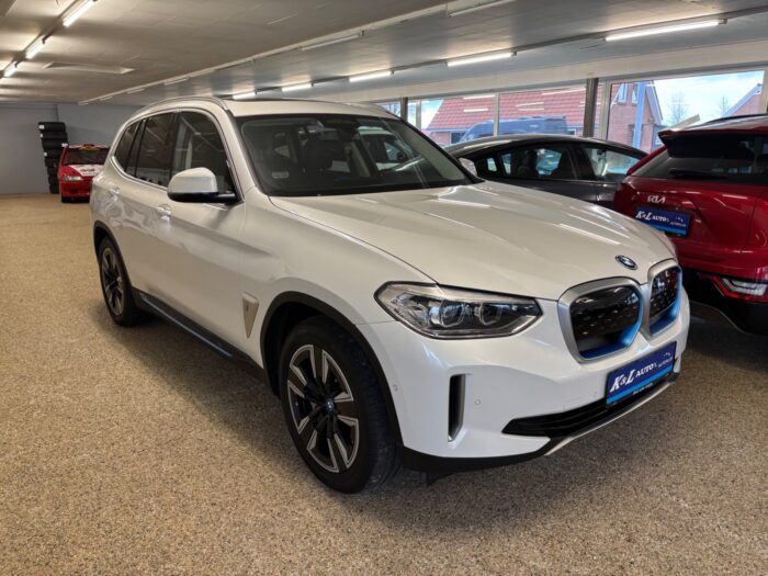 BMW iX3 Charged 2021 - Image 16