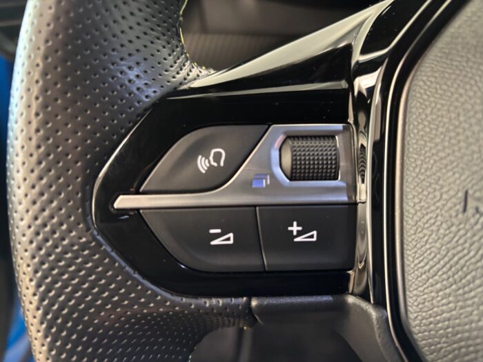 Peugeot e-2008 GT 2021 - Image 4