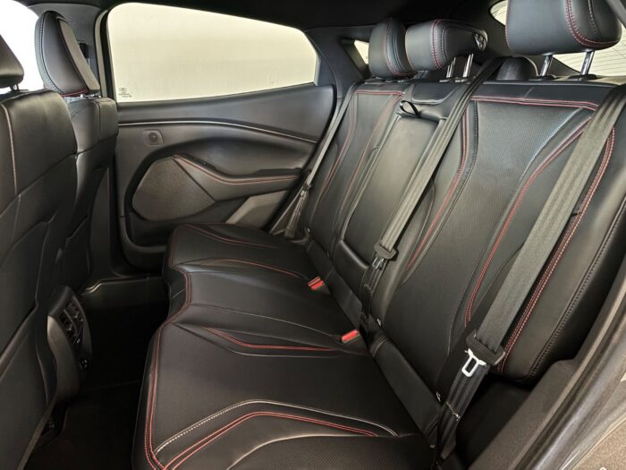 Ford Mustang Mach-E Premium Extended Range AWD 2023 - Image 13