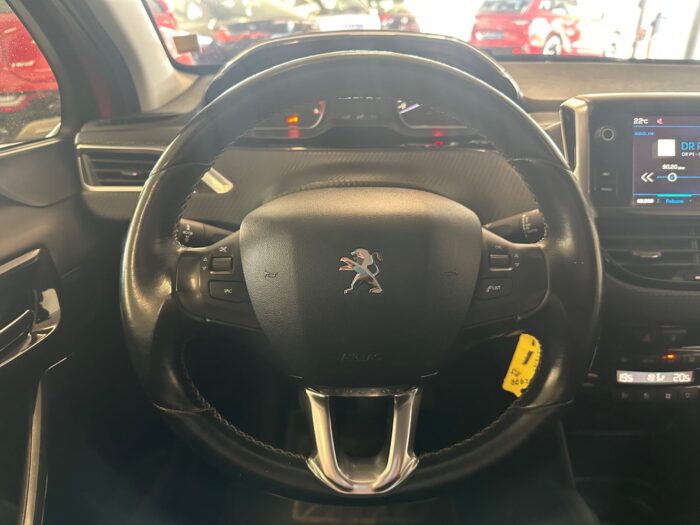 Peugeot 208 BlueHDi 100 Allure Sky 2017 - Image 2