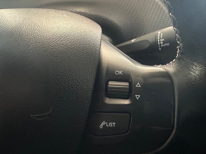 Peugeot 208 BlueHDi 100 Allure Sky 2017 - Image 5