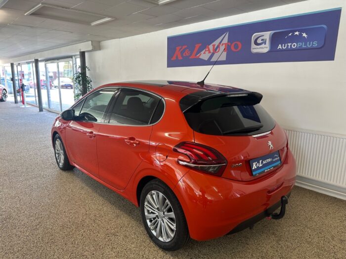 Peugeot 208 BlueHDi 100 Allure Sky 2017 - Image 14