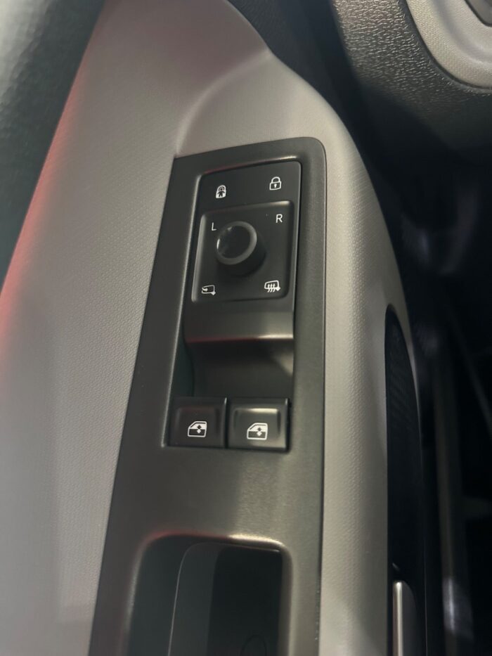 VW ID.Buzz Life SWB 2023 - Image 6