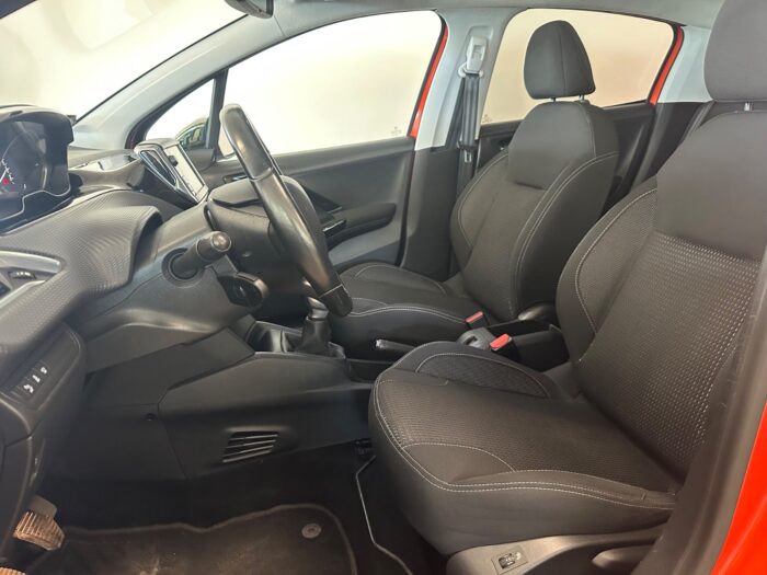 Peugeot 208 BlueHDi 100 Allure Sky 2017 - Image 11