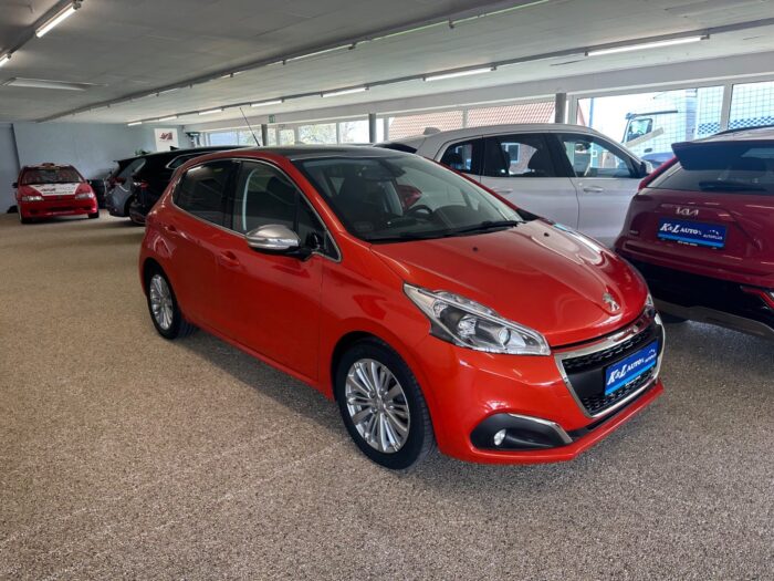 Peugeot 208 BlueHDi 100 Allure Sky 2017 - Image 16
